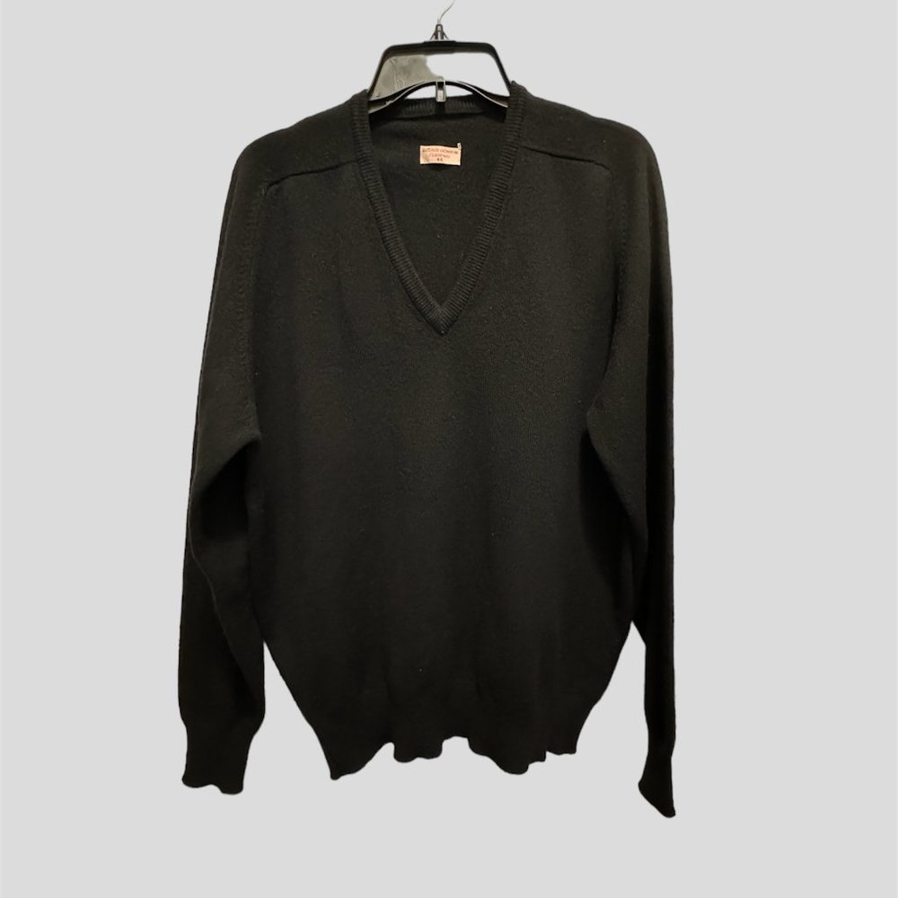 Norma Della Legge EUR 44 100% pure cashmere v neck sweater made in England